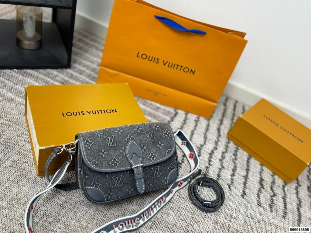 Louis Vuitton Lv Diane Handbag editorial product context 1
