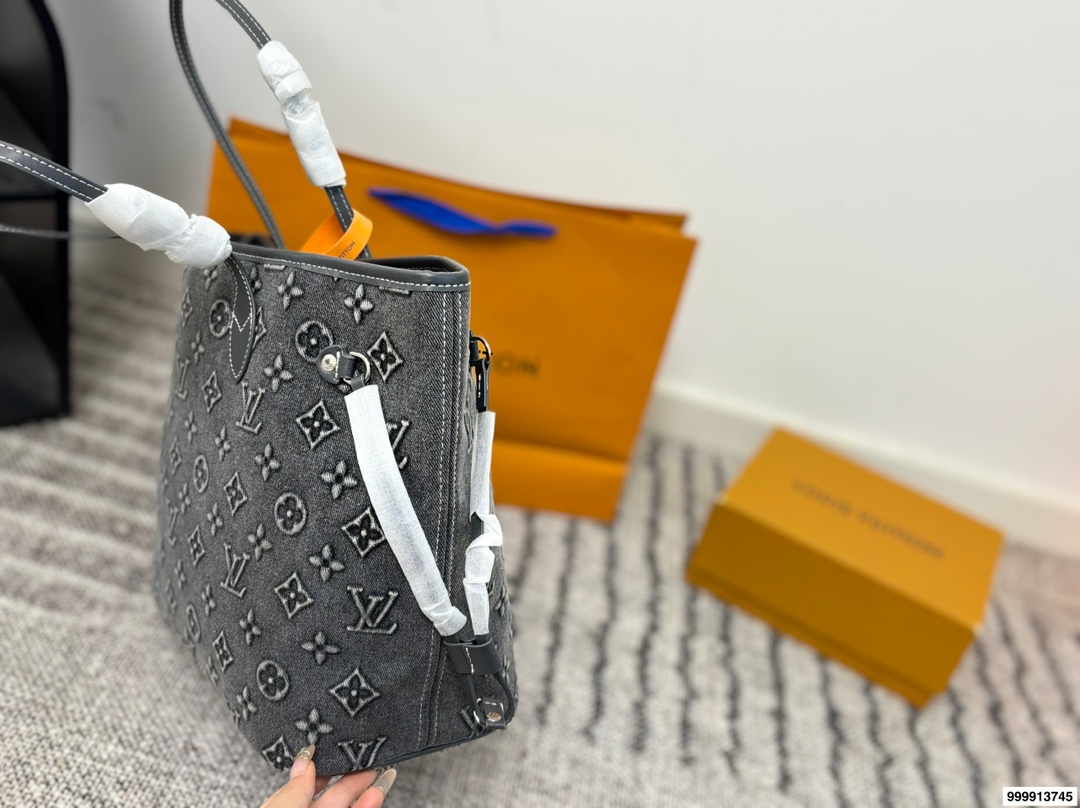 Louis Vuitton p180 Loop 30 33 Tote Bag