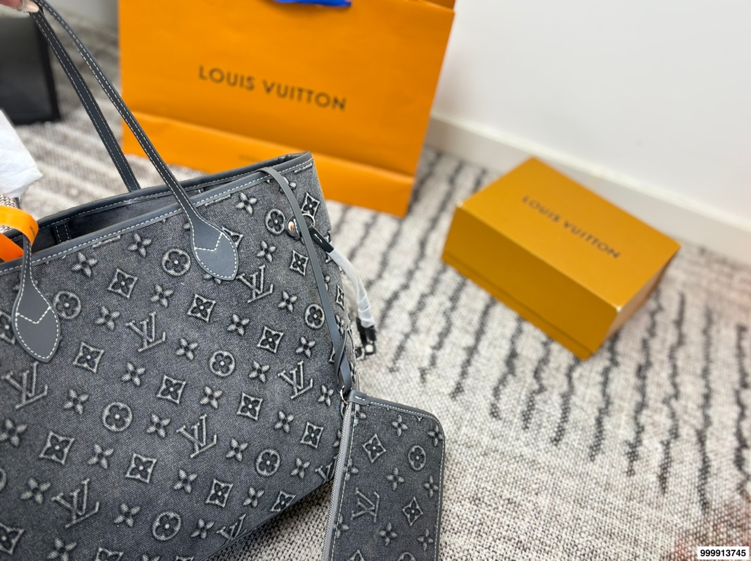 Louis Vuitton p180 Loop 30 33 Tote Bag