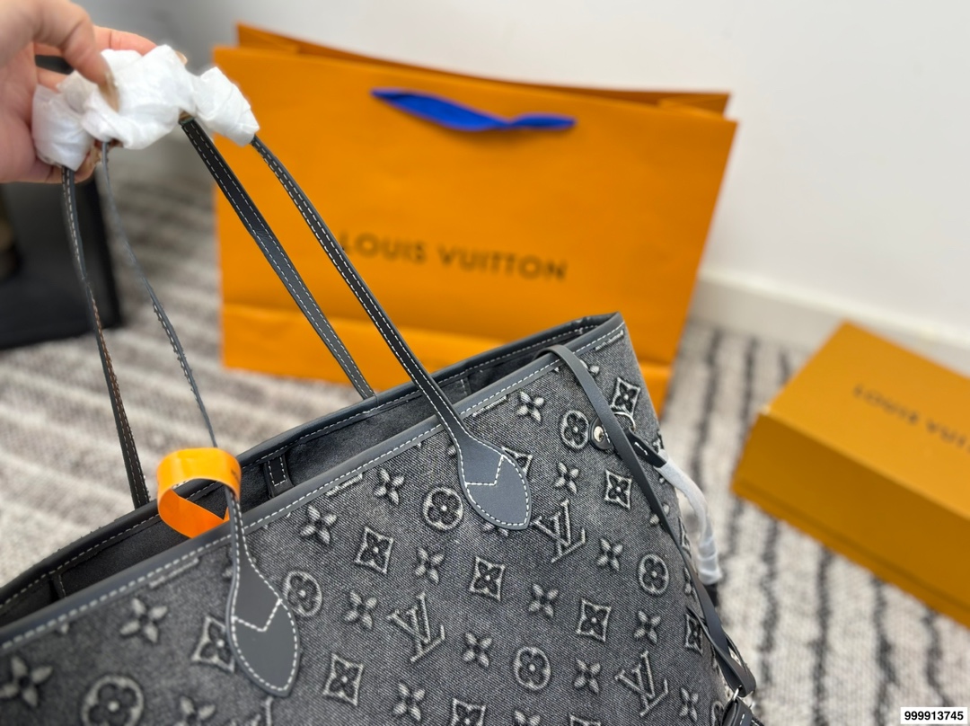 Louis Vuitton p180 Loop 30 33 Tote Bag