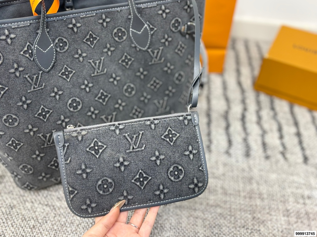 Louis Vuitton p180 Loop 30 33 Tote Bag