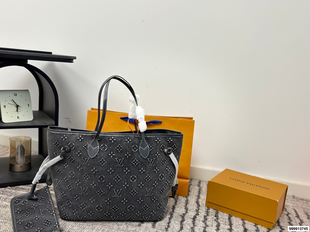 Louis Vuitton p180 Loop 30 33 Tote Bag