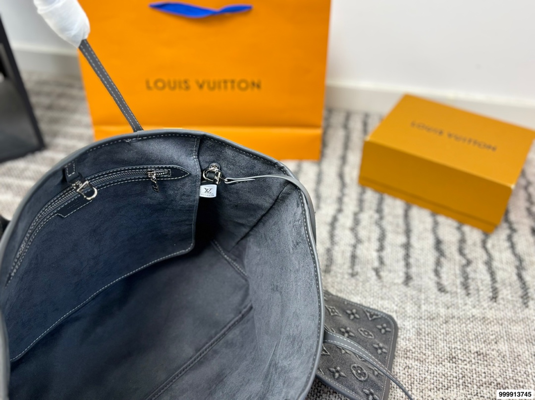 Louis Vuitton p180 Loop 30 33 Tote Bag