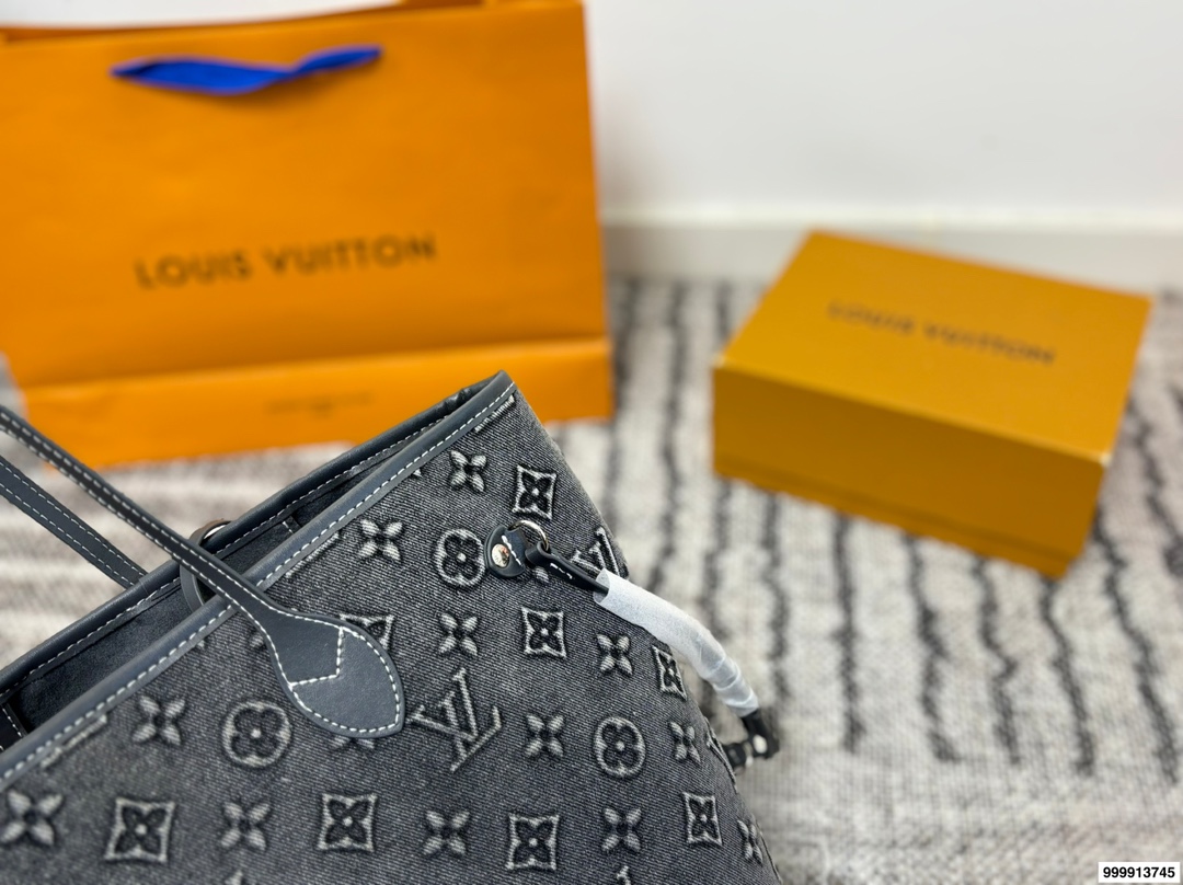 Louis Vuitton p180 Loop 30 33 Tote Bag