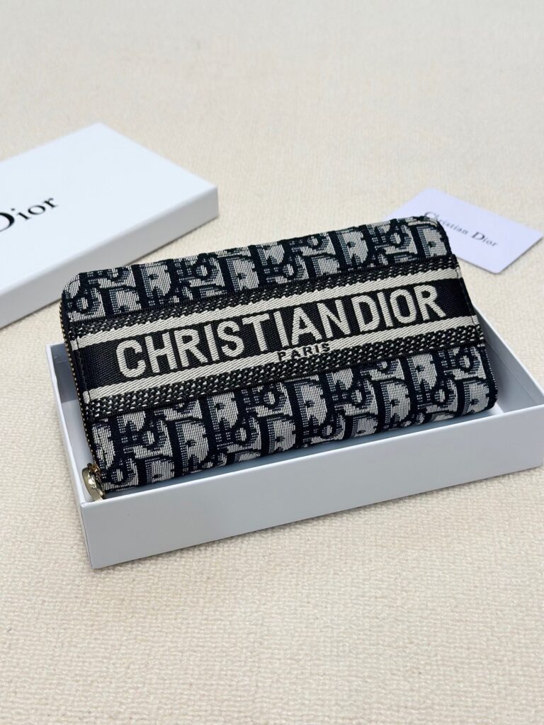 Dior Black Clutch 19 x 10 cm editorial product context 1