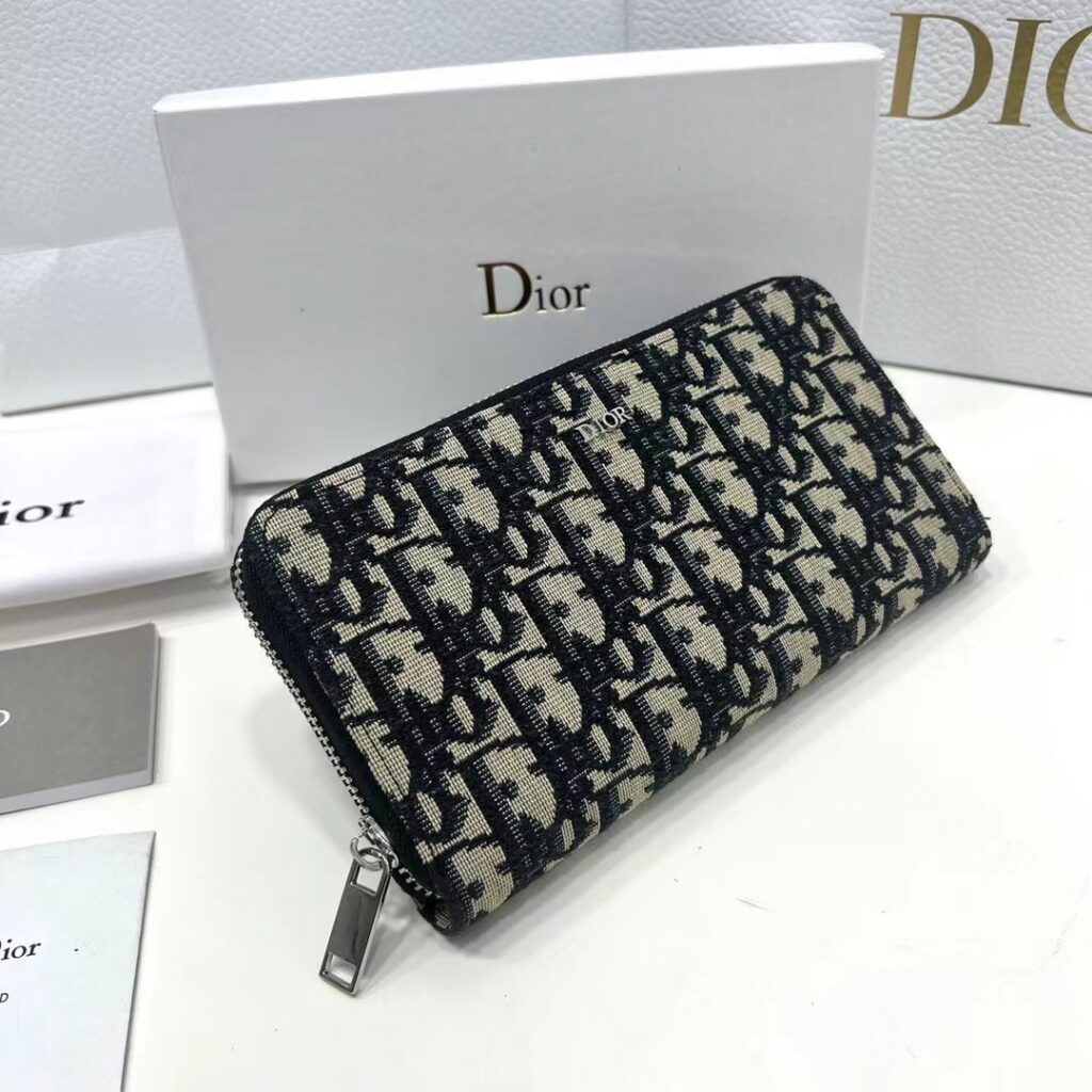 Dior Oblique Plus Black Leather Wallet 5 x 3 cm editorial product context 2