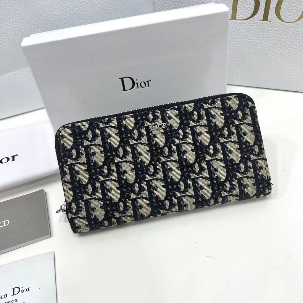 Dior Oblique Plus Black Leather Wallet 5 x 3 cm editorial product context 1