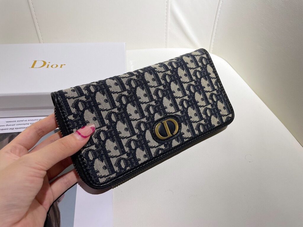 Dior Oblique Cd Plus Black Calfskin Leather Wallet 5 x 3 cm editorial product context 1