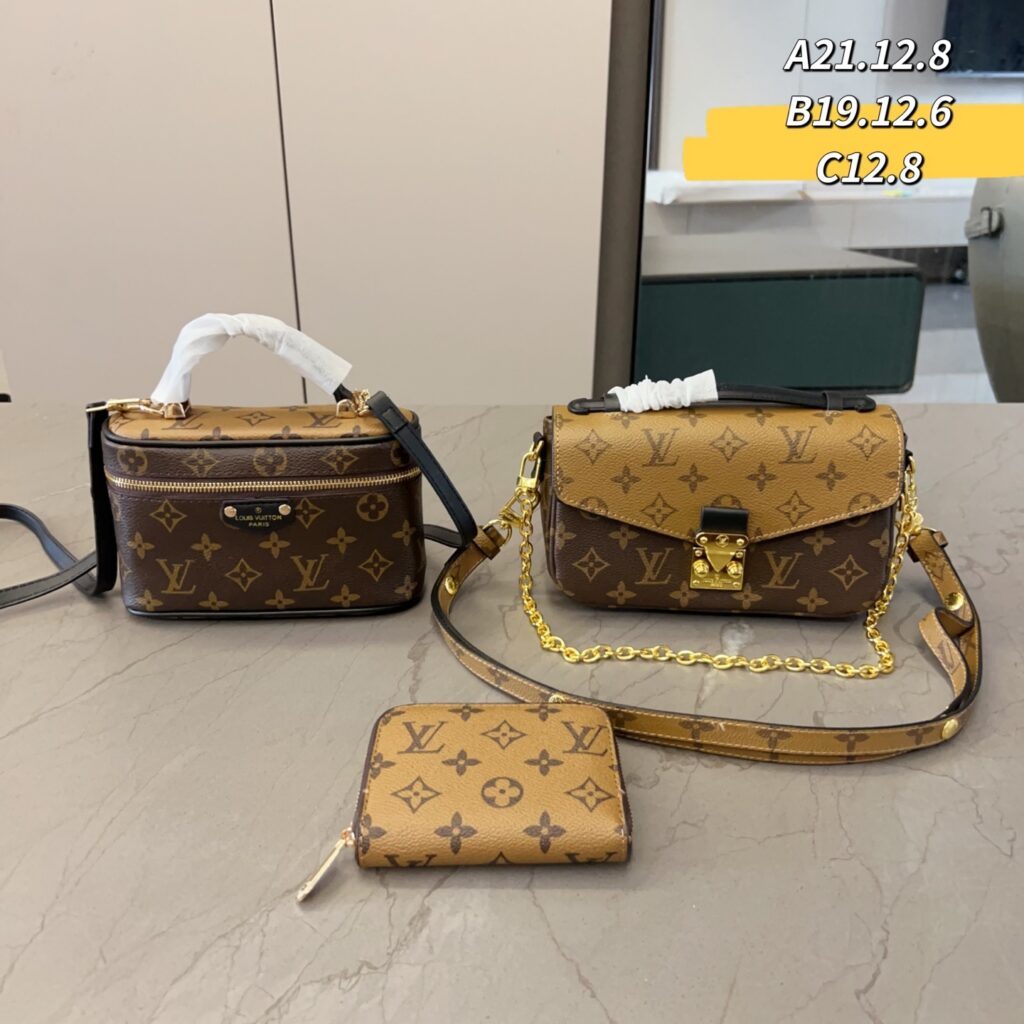 Louis Vuitton Top Small Wallet editorial product context 1