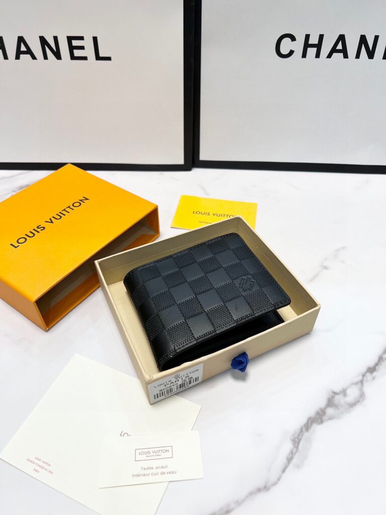 Louis Vuitton Black Bag 19 x 10 cm editorial product context 1