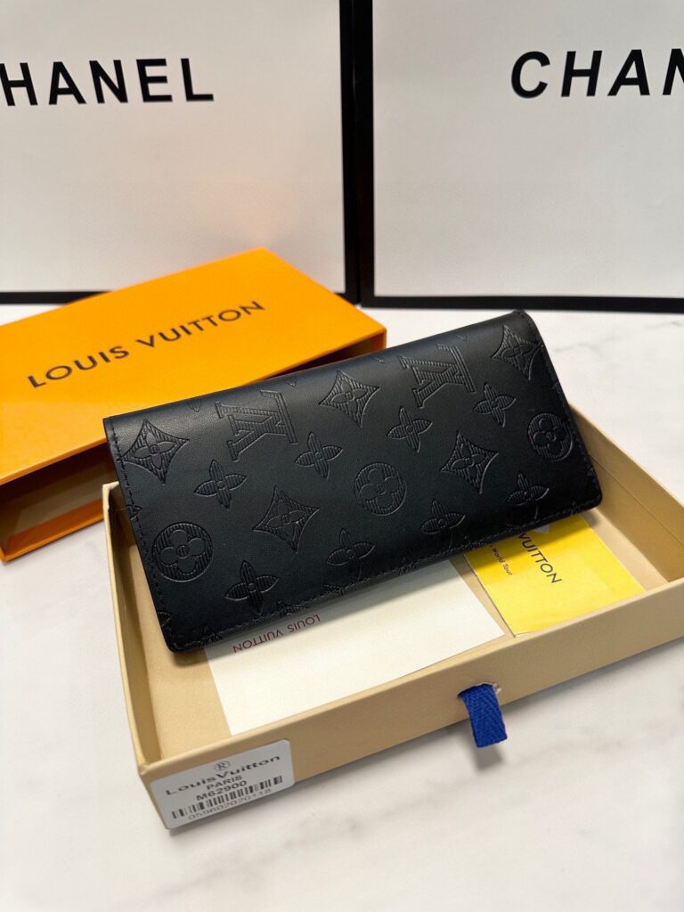 Louis Vuitton Black Leather Bag 19 x 10 cm editorial product context 2