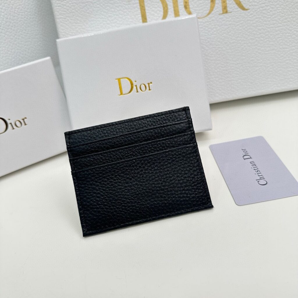 Dior P55 D18 X7 10 Bag 10 x 7.5 cm editorial product context 3