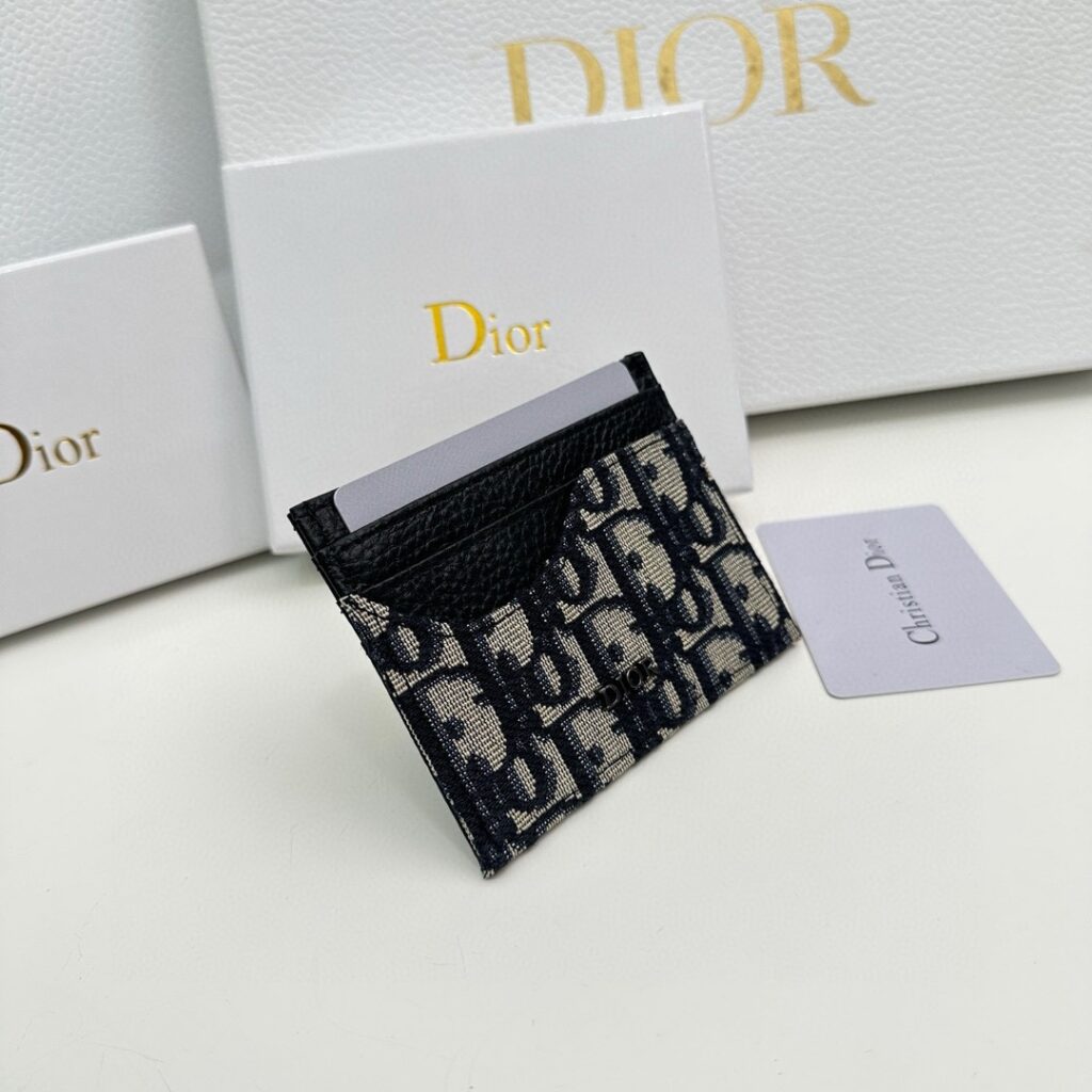 Dior P55 D18 X7 10 Bag 10 x 7.5 cm editorial product context 2