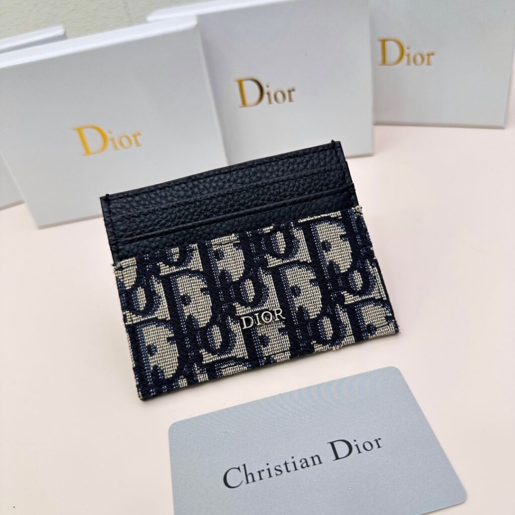 Dior P55 D43 X7 10 Bag 10 x 7.5 cm editorial product context 1