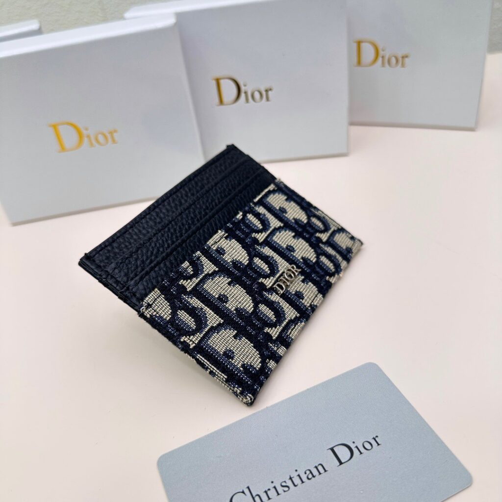 Dior P55 D43 X7 10 Bag 10 x 7.5 cm editorial product context 2