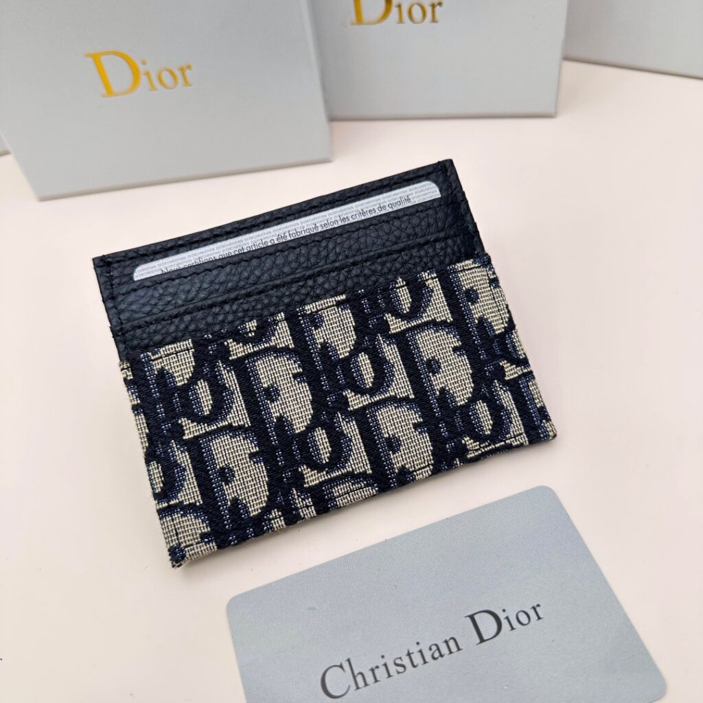 Dior P55 D43 X7 10 Bag 10 x 7.5 cm editorial product context 3
