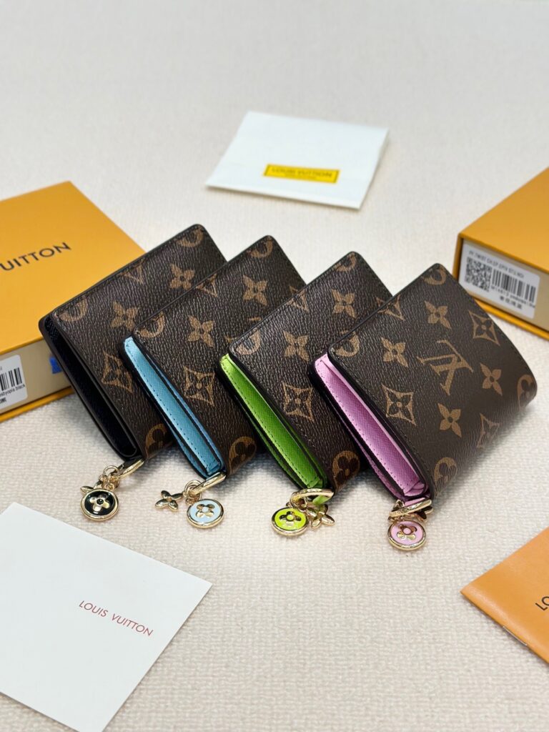 Louis Vuitton 11 Mportefeuille Lisa Monogram Canvas Wallet 5 x 9 cm editorial product context 2