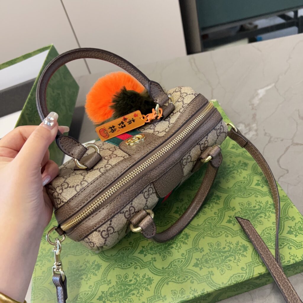 Gucci Top Wallet editorial product context 3