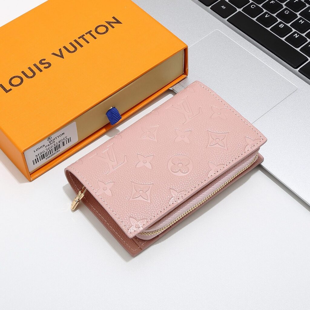 Louis Vuitton 13 Black Wallet editorial product context 3