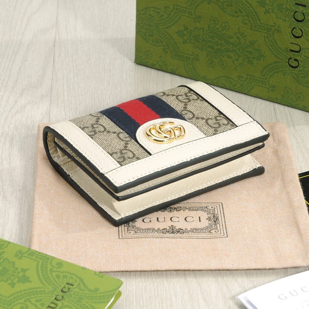 Gucci White Leather Bag 9 x 3 cm editorial product context 2