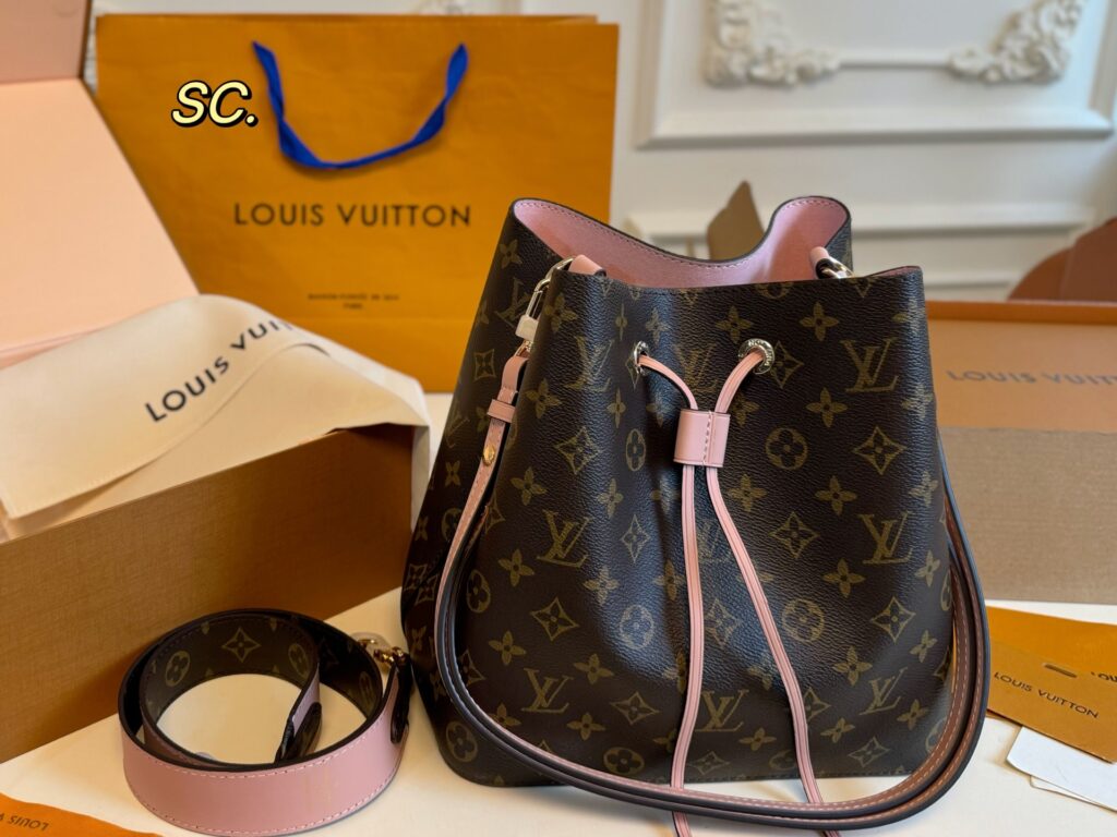 Louis Vuitton Neonoe Bucket Bag 26 x 25 cm editorial product context 1