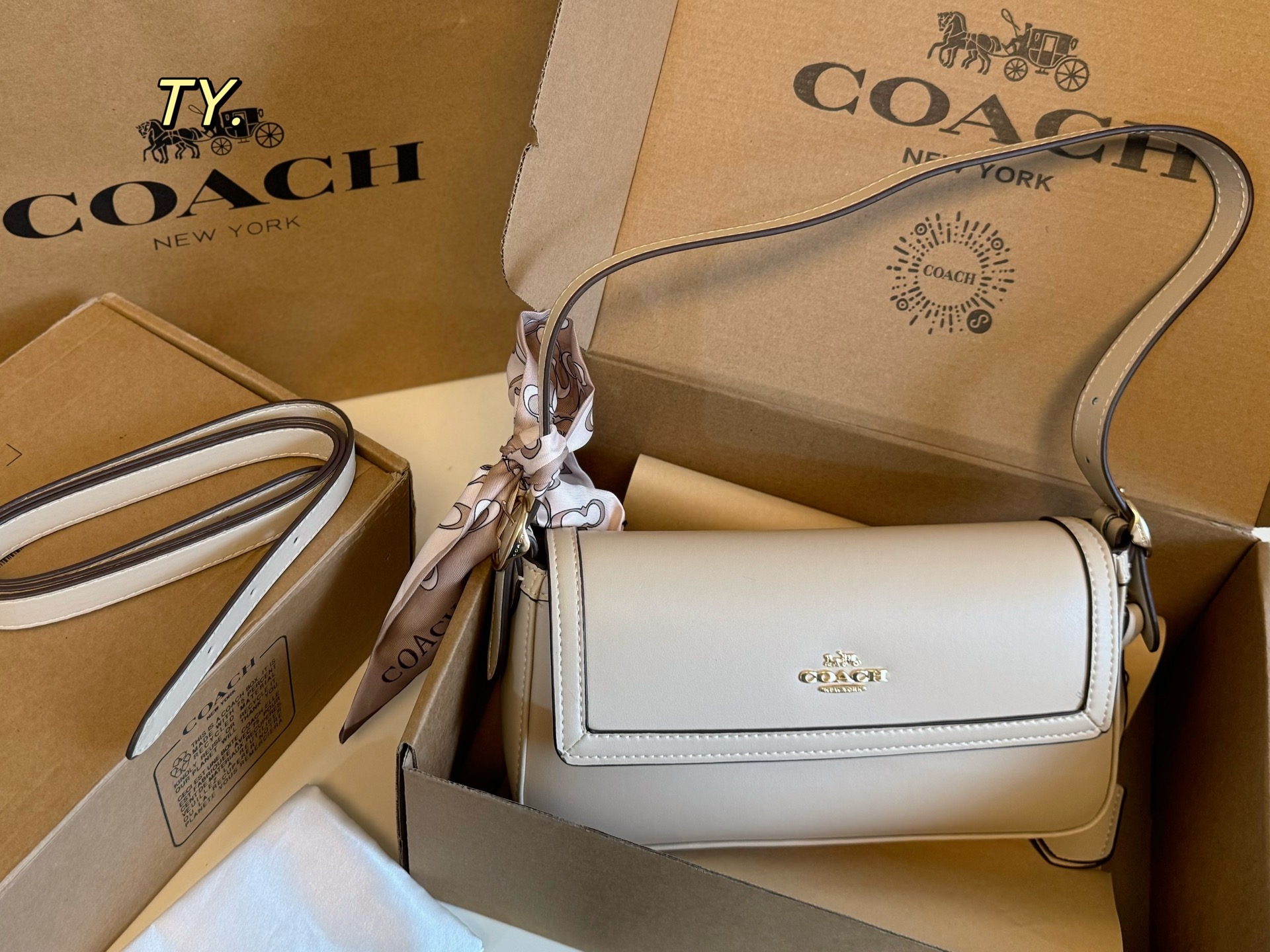 Coach P160 25 14 Etta Bag 25 x 14 cm