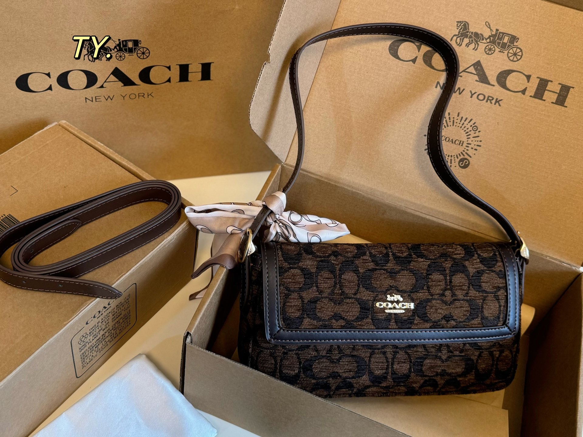 Coach P160 25 14 Etta Bag 25 x 14 cm