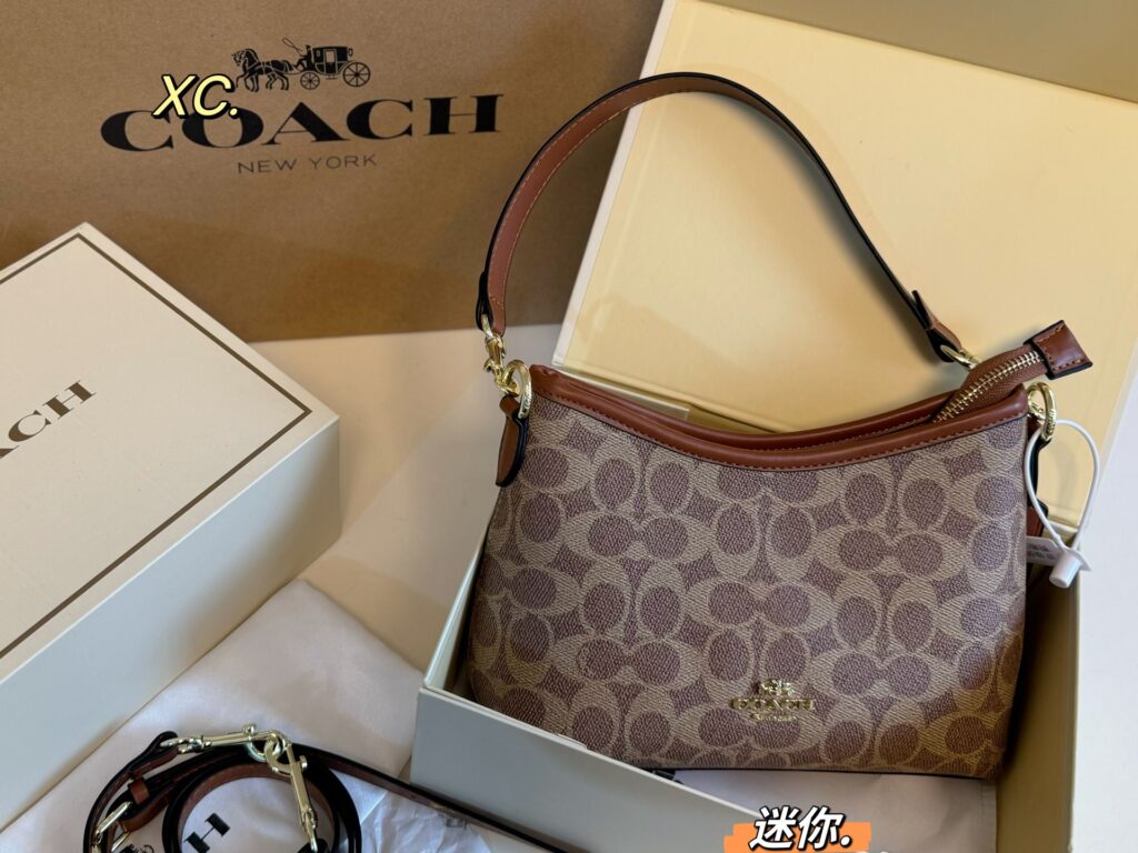 Coach Laurel Mini Crossbody Bag 20 x 14 cm editorial product context 2