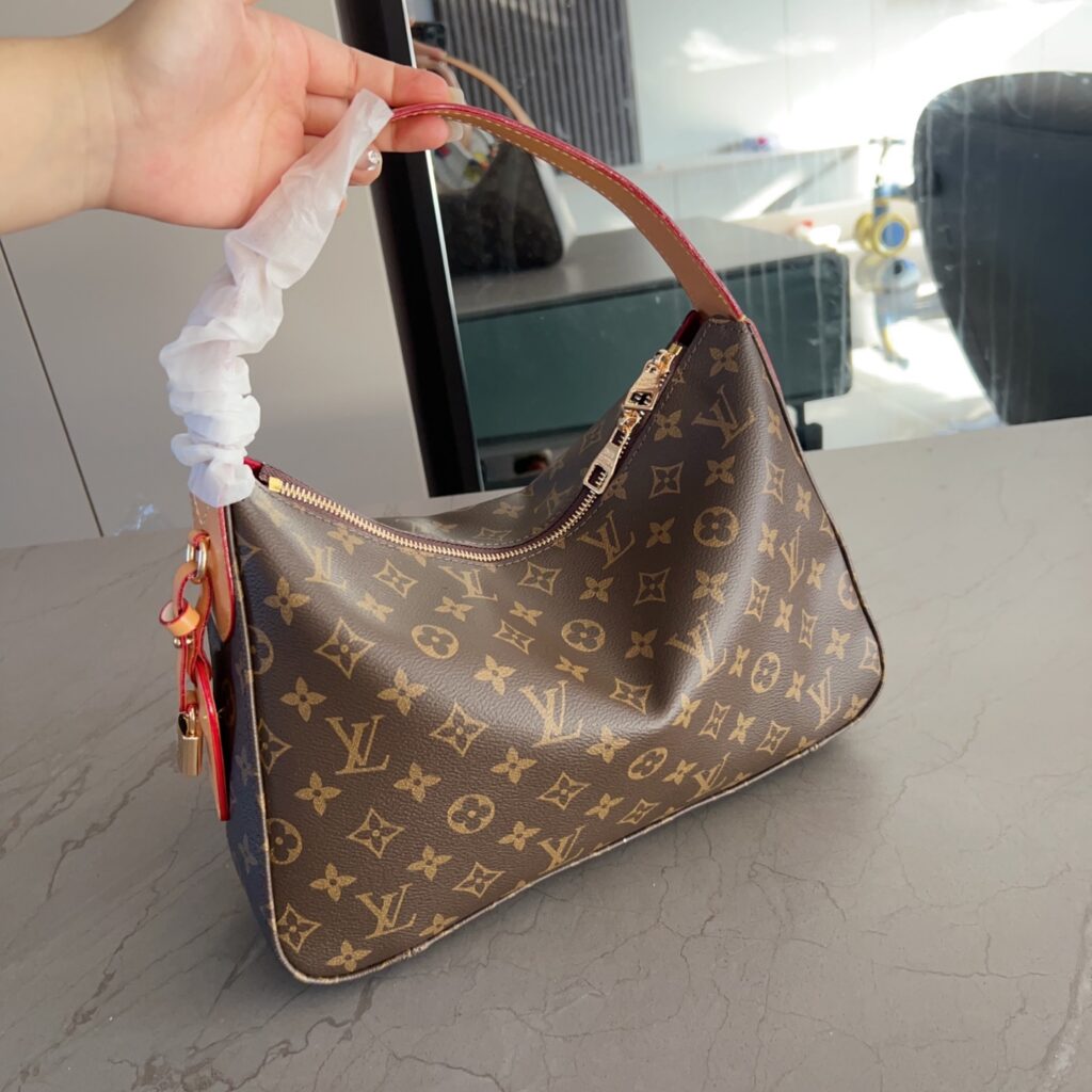 Louis Vuitton Top Wallet editorial product context 2