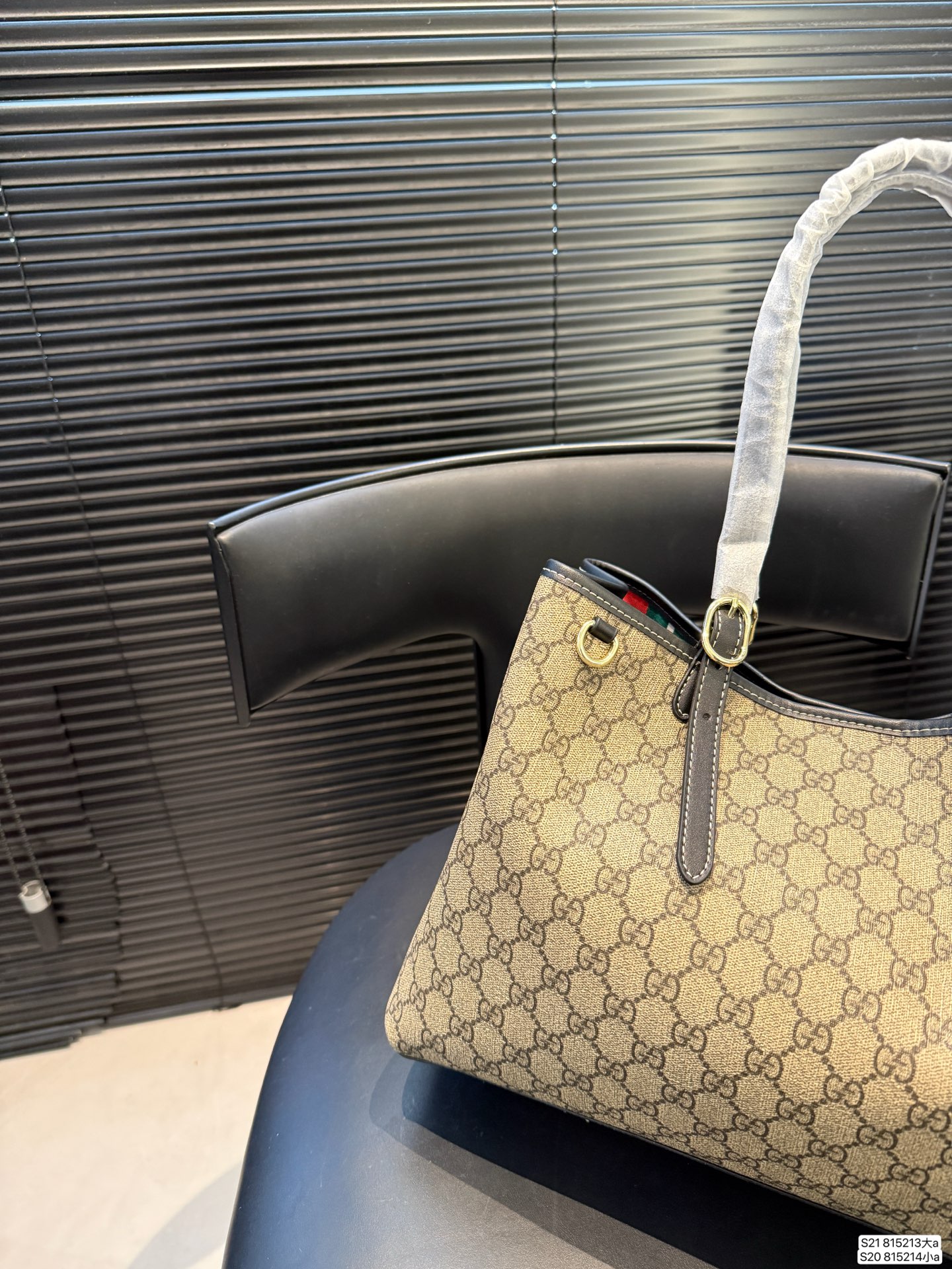 Gucci P140 P135 Emblem 35 26 30 Tote Bag Small