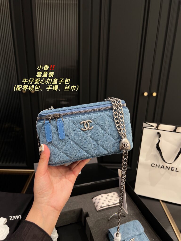 Chanel Iphonepromax Red Denim Wallet editorial product context 2