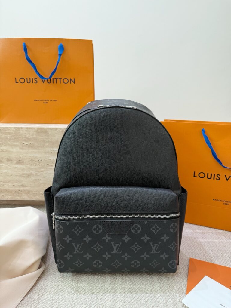 Louis Vuitton Iilv Backpack 33 x 40 cm editorial product context 1