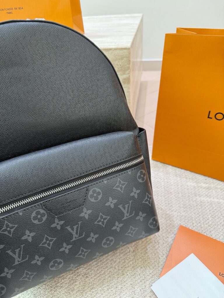 Louis Vuitton Iilv Backpack 33 x 40 cm editorial product context 3