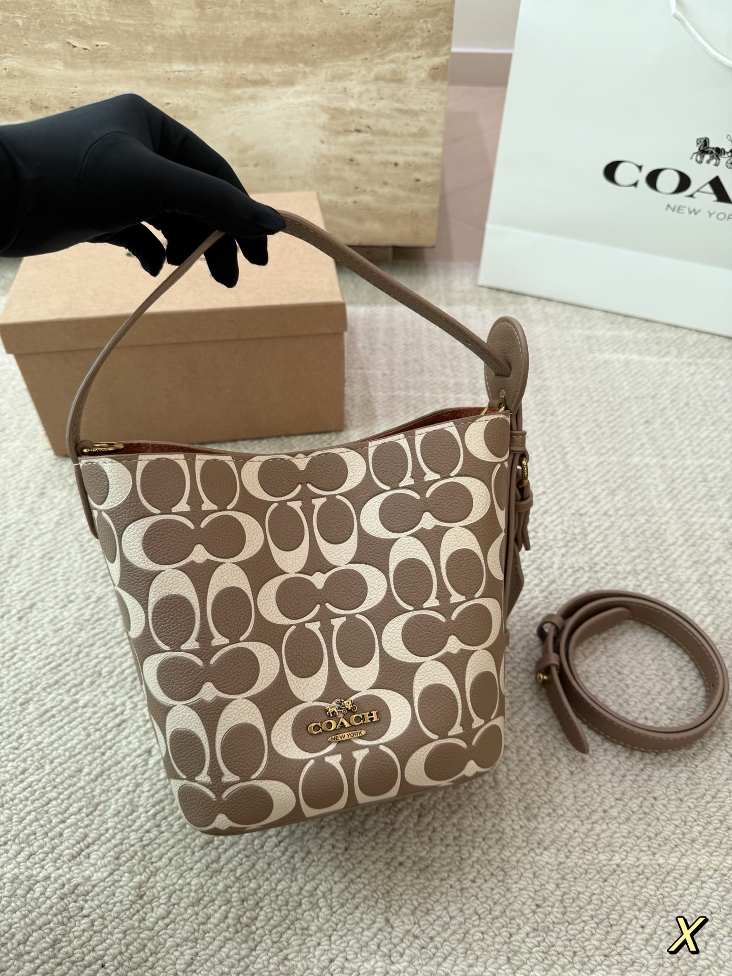 Coach P125 19 18 Bucket Bag