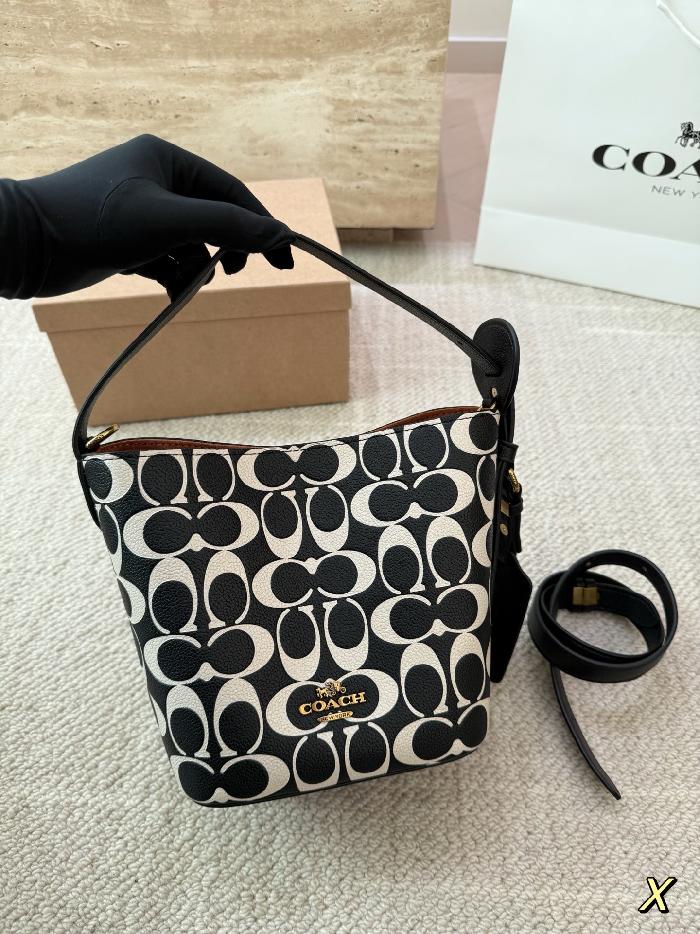 Coach P125 19 18 Bucket Bag
