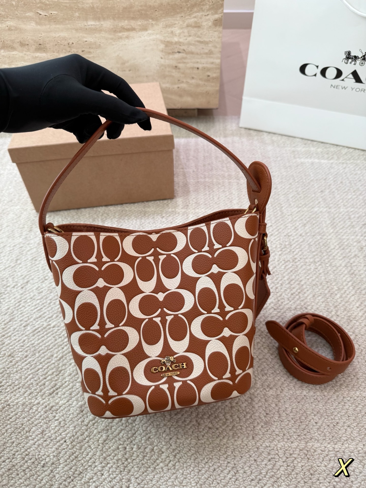 Coach P125 19 18 Bucket Bag