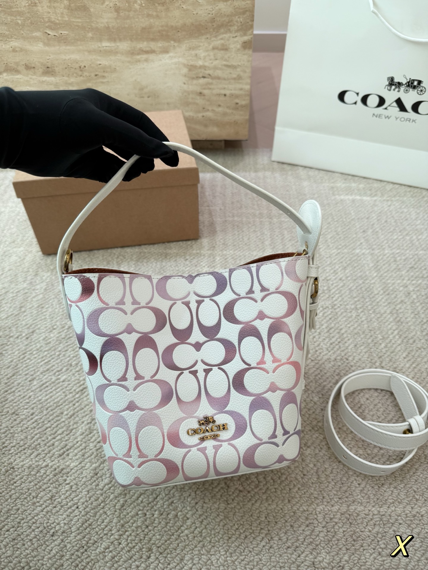 Coach P125 19 18 Bucket Bag