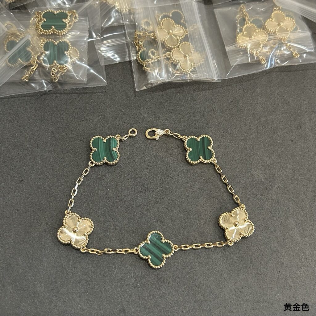 Van Cleef & Arpels Alhambra Gold Ring editorial product context 1