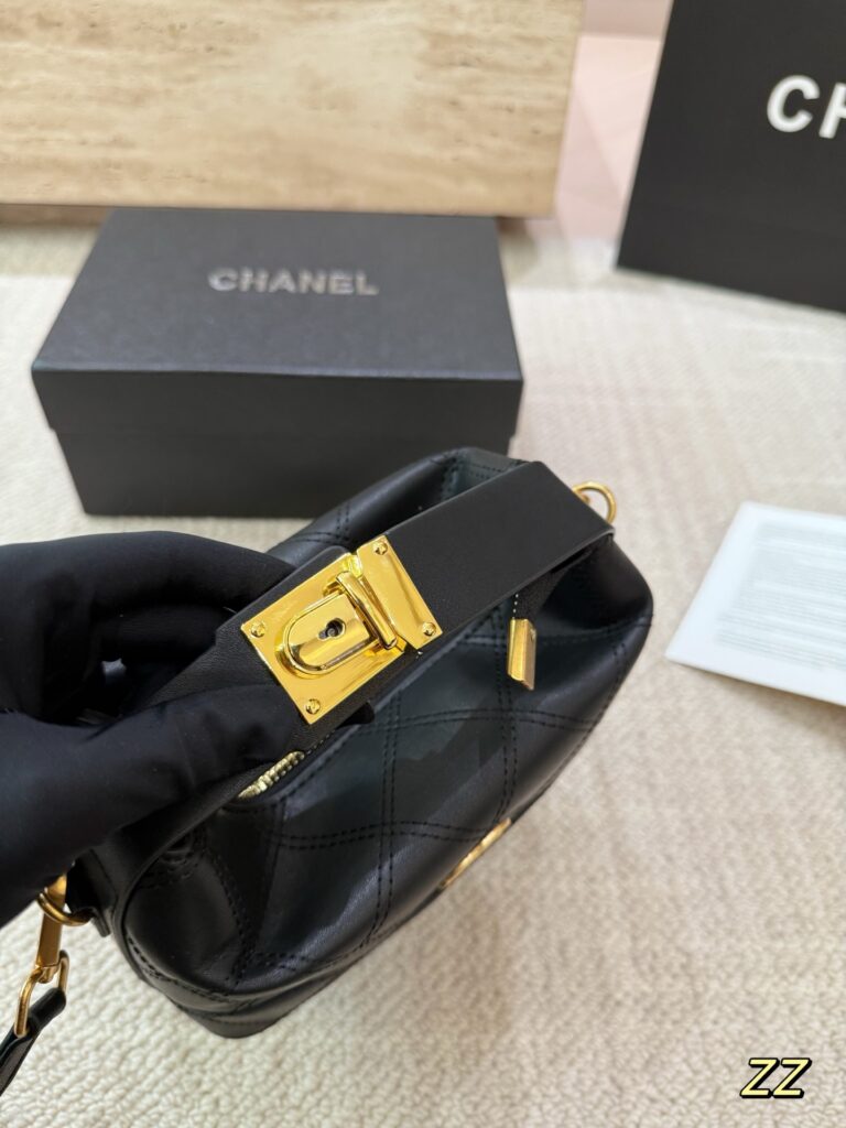 Chanel P115 19 16 Crossbody Bag editorial product context 2