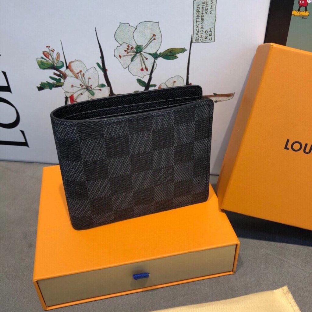 Louis Vuitton Yellow Bag 19 x 10 cm editorial product context 3