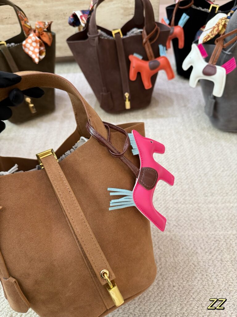Hermes 19 Bag editorial product context 3