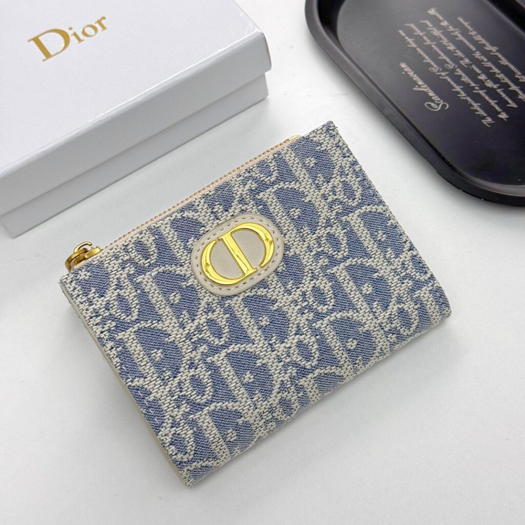 Dior D29 11 Pvc White Leather Wallet 5 x 9 x 2 cm editorial product context 2