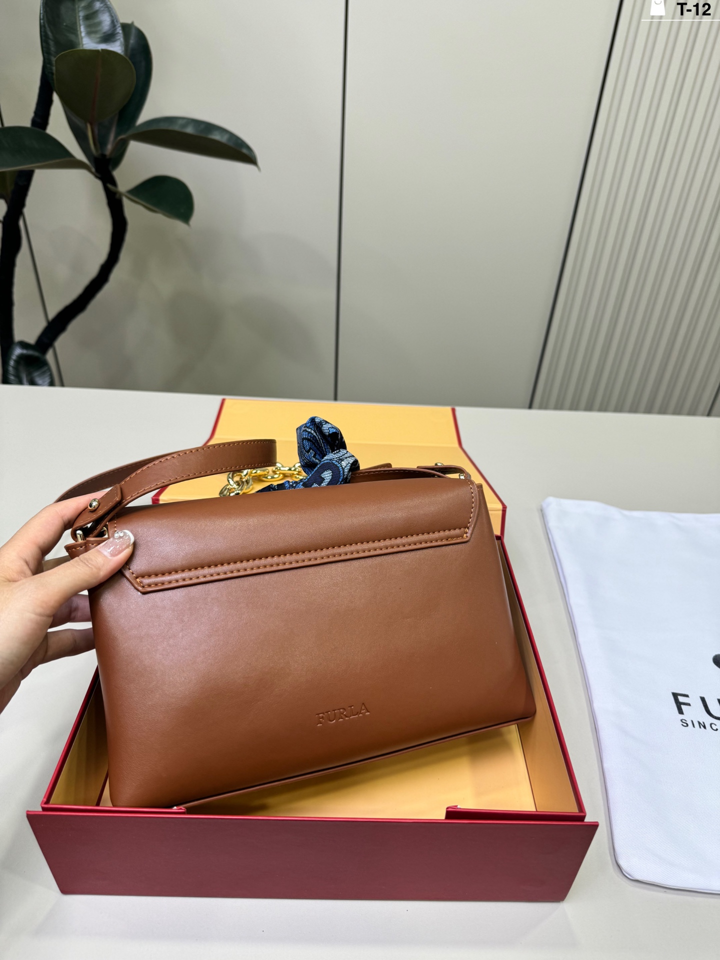 Luxury p150 T-12 25 15 Furla Meridiana Crossbody Bag