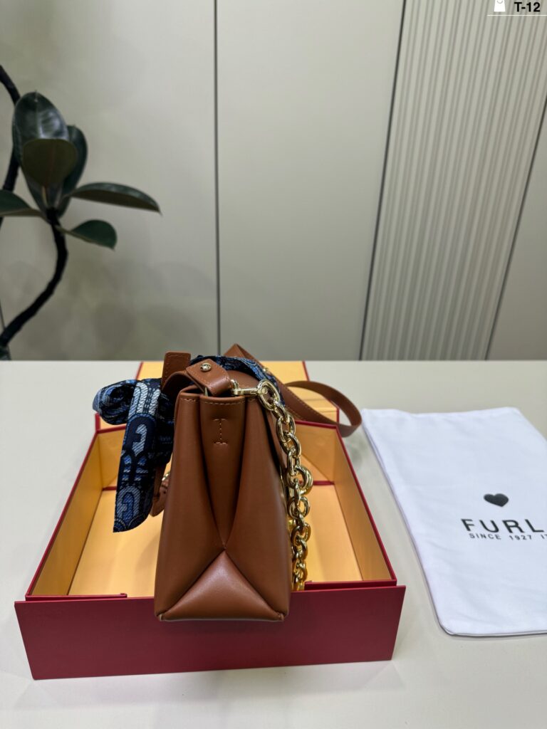 Designer 12 Furla Meridiana Crossbody Bag 25 x 15 cm editorial product context 2