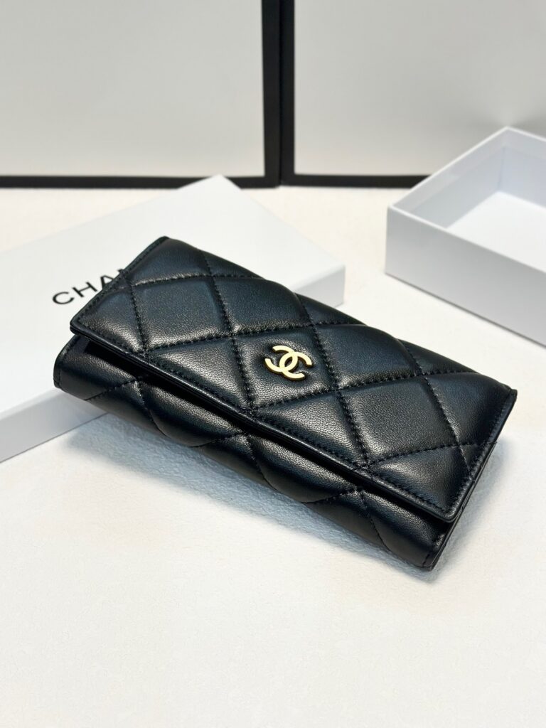 Chanel Black Leather Wallet 19 x 10 cm editorial product context 3