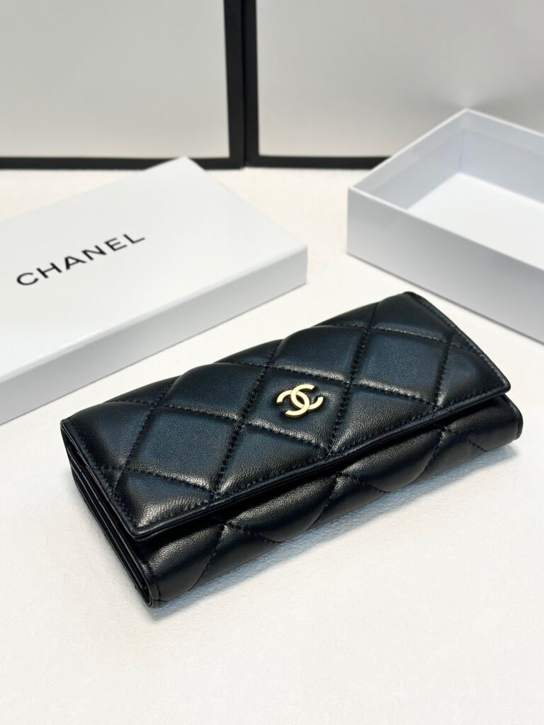 Chanel Black Leather Wallet 19 x 10 cm editorial product context 2