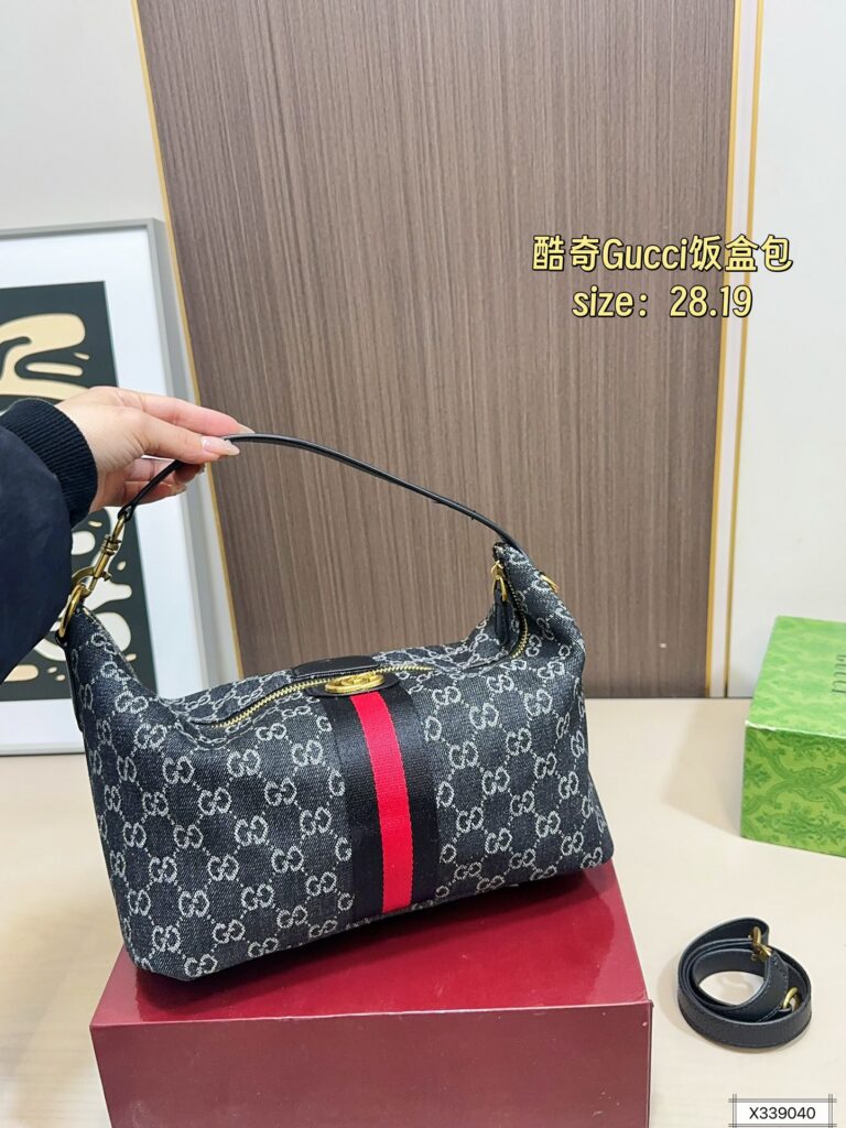 Gucci 95 Hobo Bag 28 x 19 cm editorial product context 2