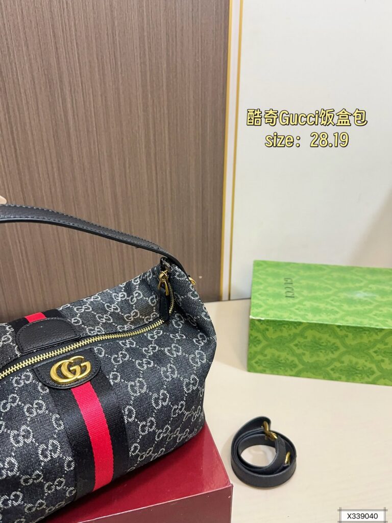 Gucci 95 Hobo Bag 28 x 19 cm editorial product context 3