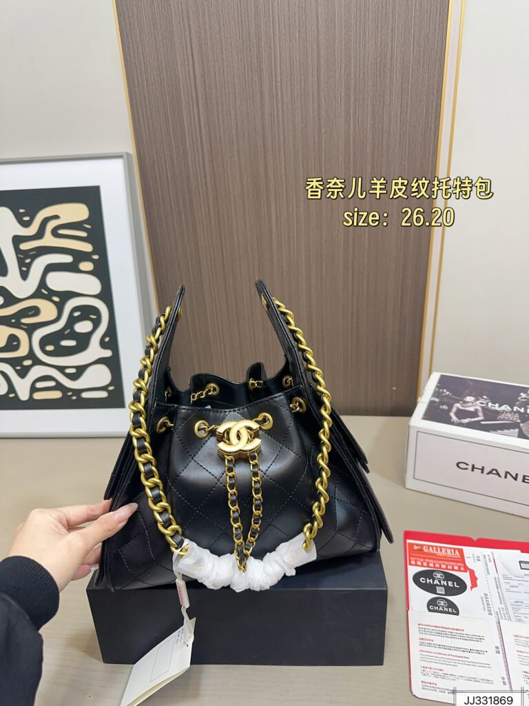 Chanel 170 26 20 Tote Bag Leather editorial product context 2