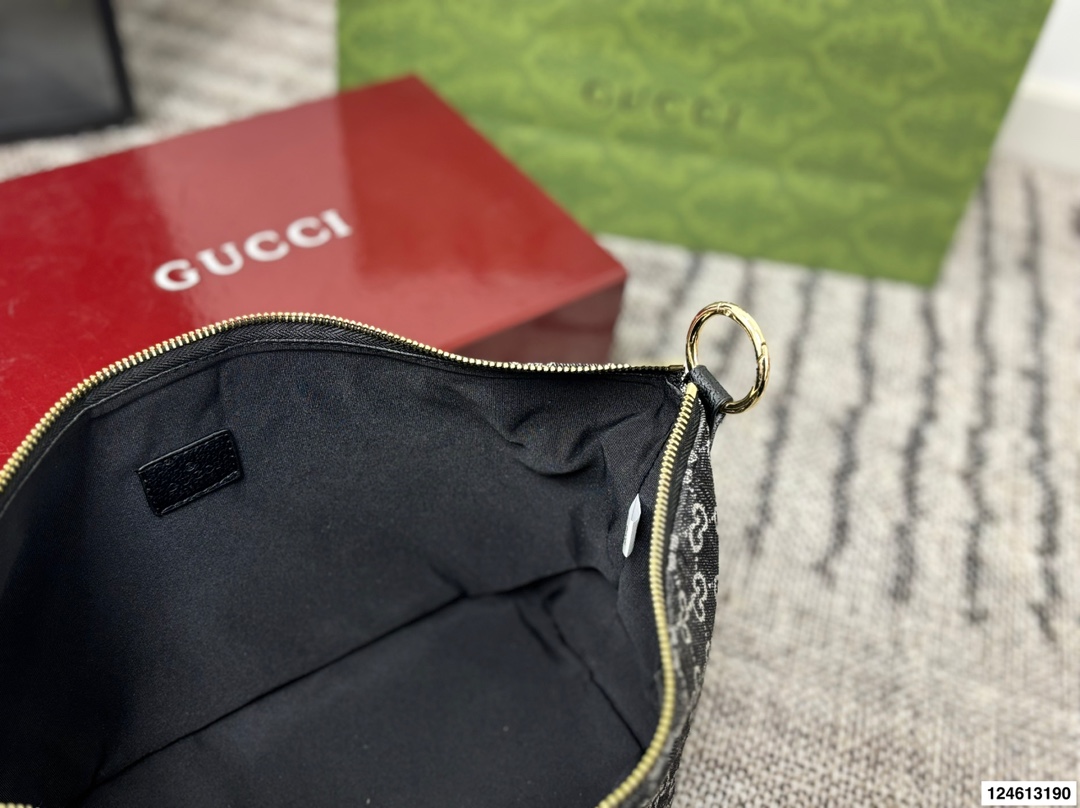 Gucci P115 27 20 Vanity GG Supreme WEB OK Bag
